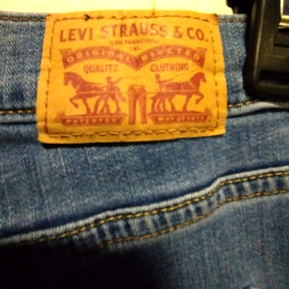 Great Pair of Levi's!! - Picture 2 of 5